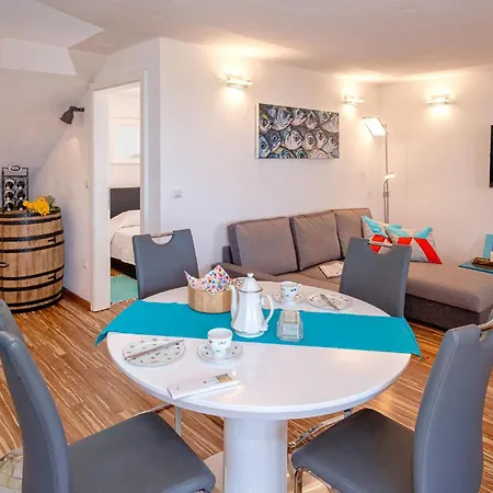 3 Bedroom Cozy In Gromin Dolac 度假居 *