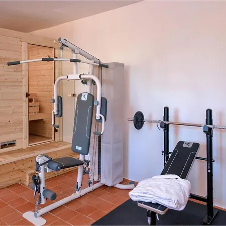 3 Bedroom Cozy In Gromin Dolac 萨瓦拉