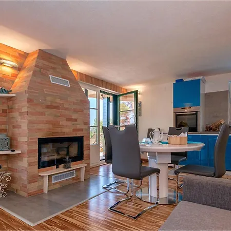 3 Bedroom Cozy In Gromin Dolac 펜션 자발라