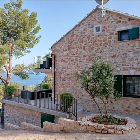 3 Bedroom Cozy In Gromin Dolac