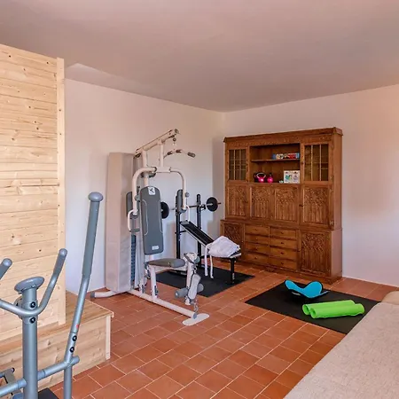 3 Bedroom Cozy In Gromin Dolac