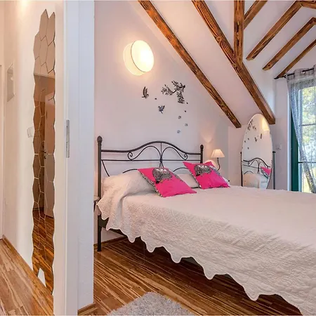 別荘 3 Bedroom Cozy In Gromin Dolac
