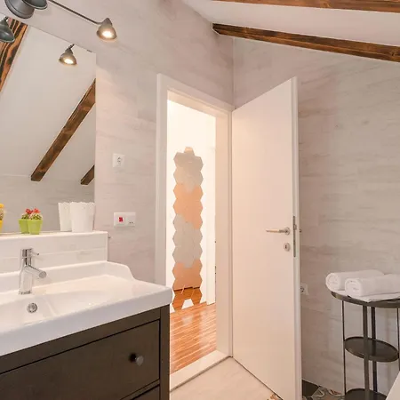 3 Bedroom Cozy In Gromin Dolac *