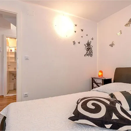 Prázdninový dům 3 Bedroom Cozy In Gromin Dolac Zavala